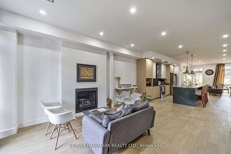Toronto House for rent - 4 Bedrooms — photo 3