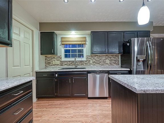 5th image of 248 Jaclyn Dr