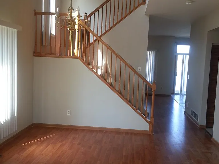 340 Richmond Dr — Photo 5