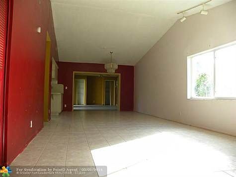 5th image of 8410 NW 44th Ct