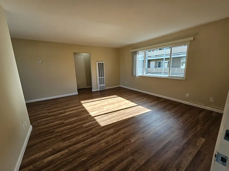 527 Walker Dr — Photo 10