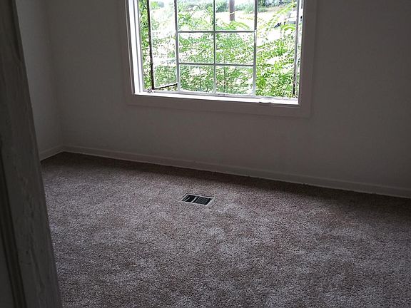 5th image of 2424 Belvedere Dr