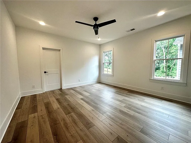 192 Claire Dr SE — Photo 10