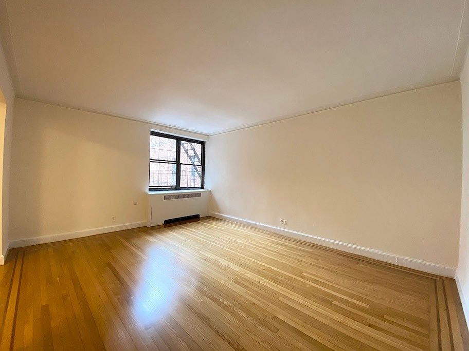 1st image of 212 W 22nd St #5D