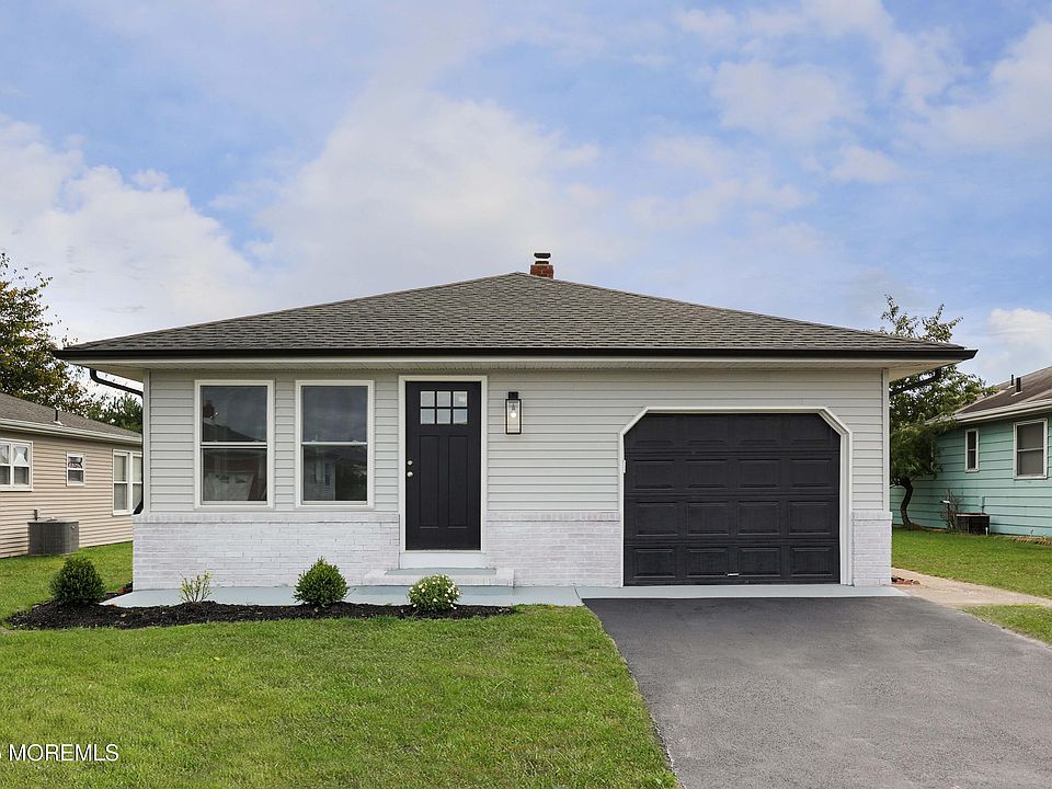 1st image of 48 Harrington Drive S