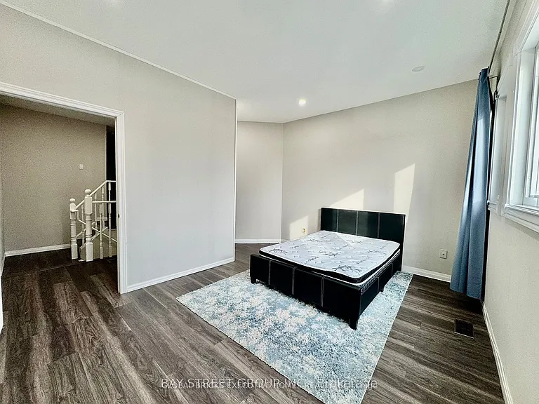 5045 Rundle Ct #UPPER — Photo 17