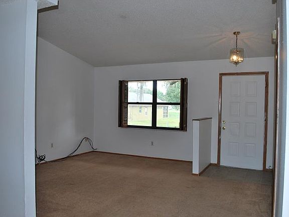 3rd image of 6 S Hart Blvd