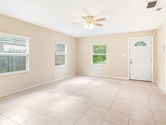 3rd image of 815 Orange Ave
