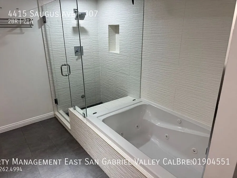 Stunning Sherman Oaks Condo In Prime Location — Photo 3