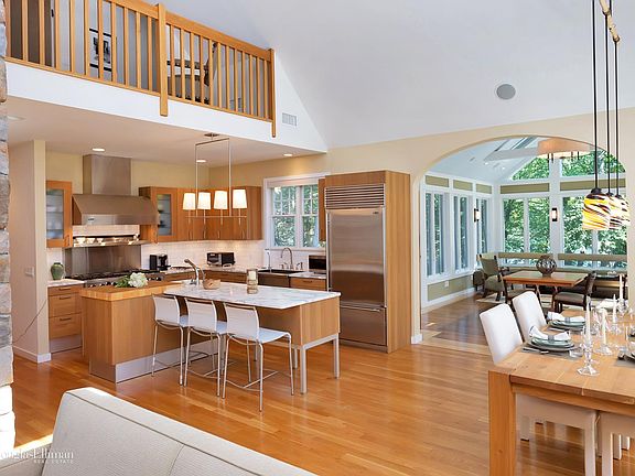 4th image of 1088 Barrett Cir W