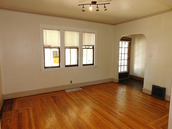 3rd image of 1233 Oak Park Ave