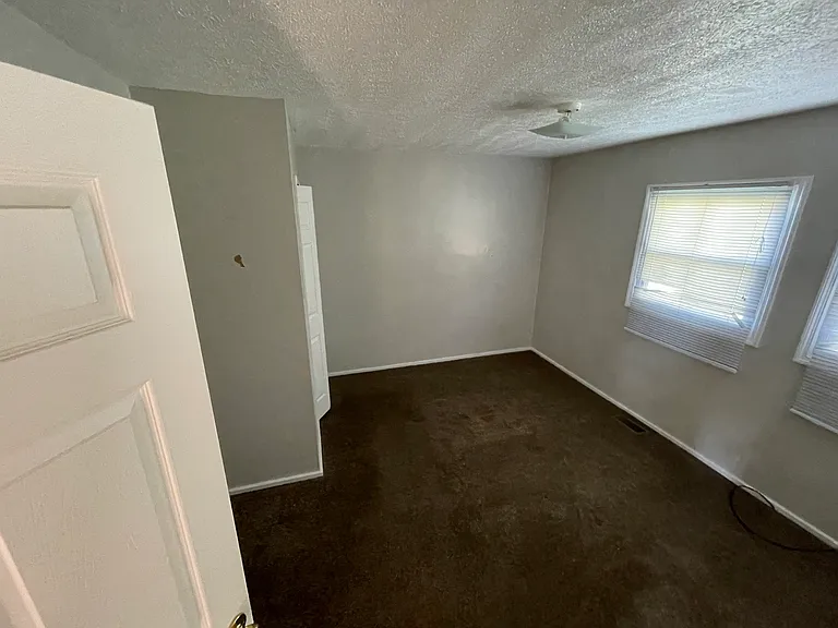 305-307 Halcyon Rd — Photo 6