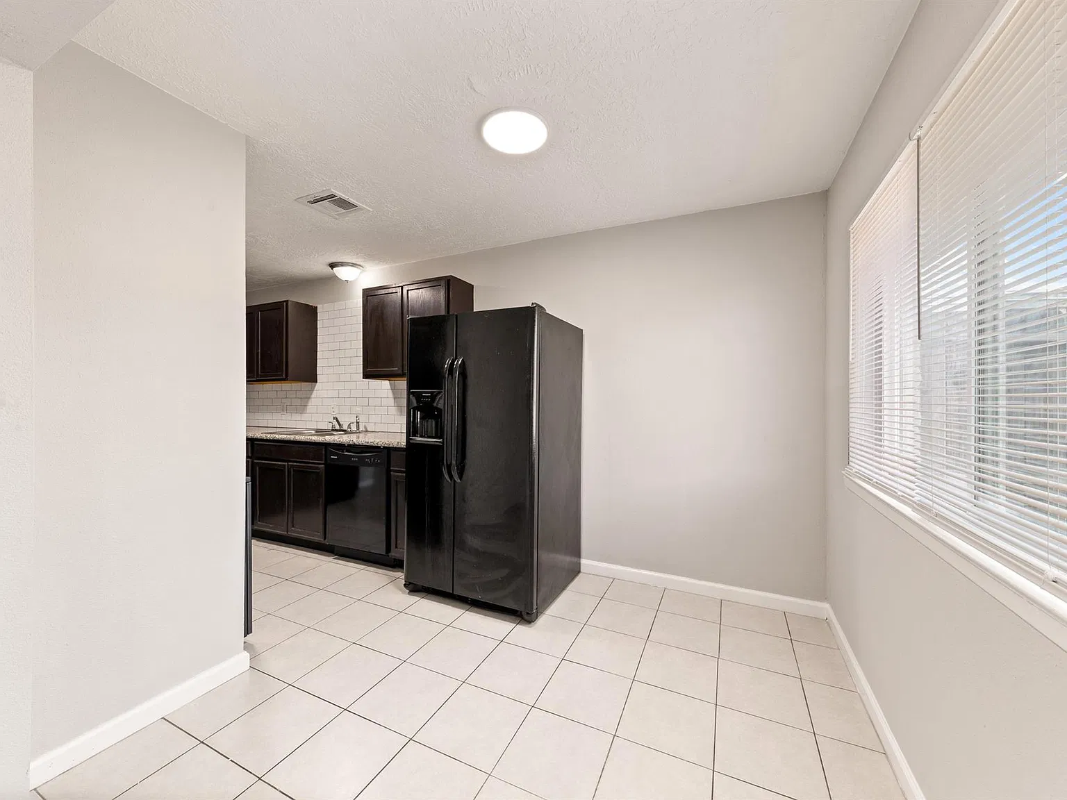 3 bed, 2.0 bath, 1424 sqft, $1,750 — Photo 3