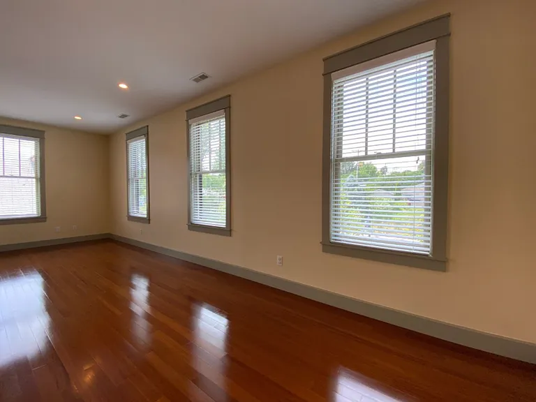 235 W Dodds St — Photo 28