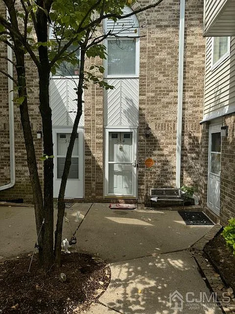 304 Madaline Dr photo 1