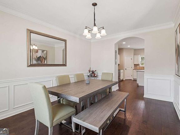 3rd image of 1120 Red Bud Cir