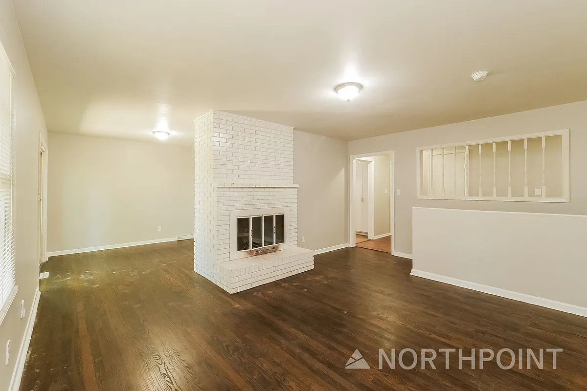 Building Photo - 808 N Piute Ave