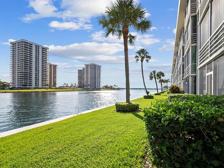 20 Yacht Club Dr #104 — Photo 5