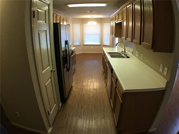 5th image of 1143 Tetbury Ln