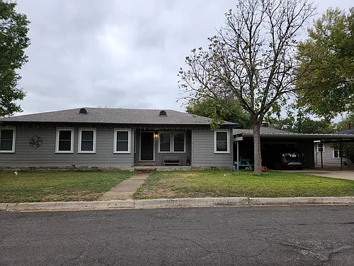 705 Lee St N Photo 1