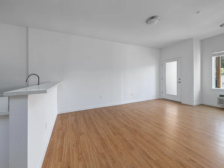 7550 N Lombard St — Photo 29