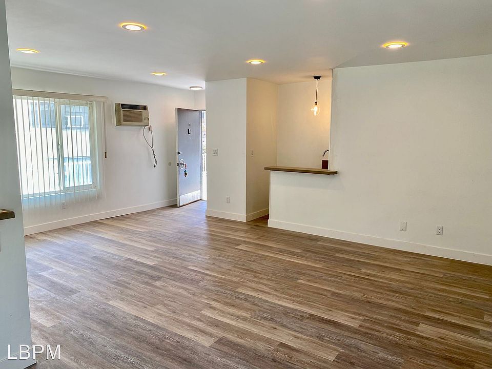 1st image of 125 S Croft Ave APT 1