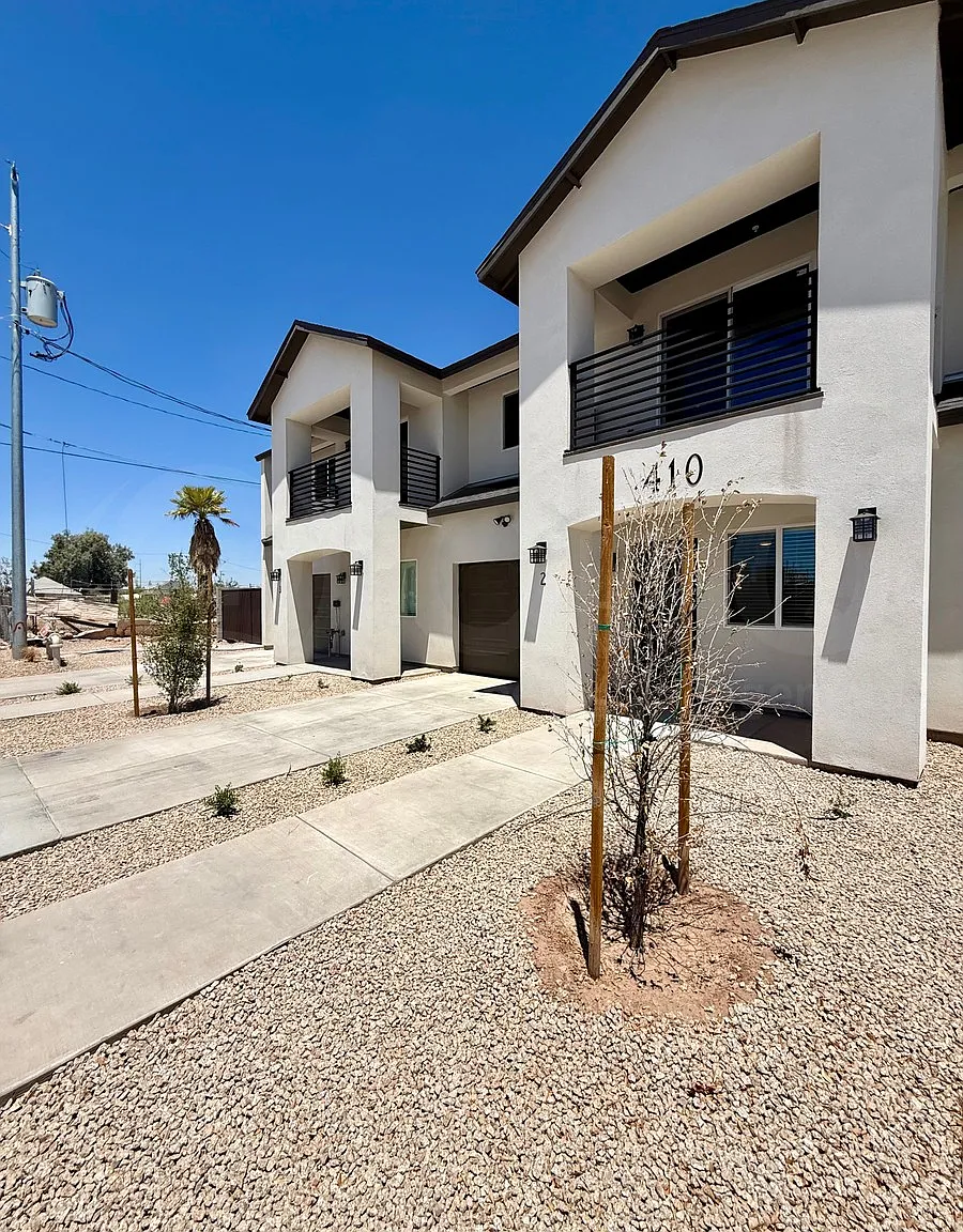 410 W Hadley St — Photo 2