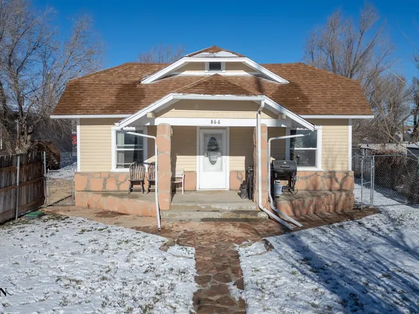 866 Iron St, Evansville, WY 82636