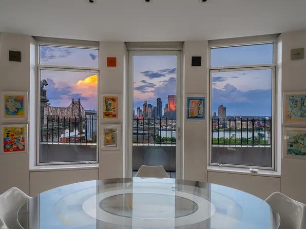 1 Sutton Place South image 22 of 25