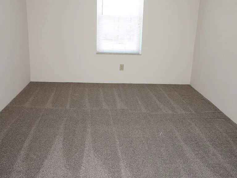Lees Crossing Apartments — Photo 26
