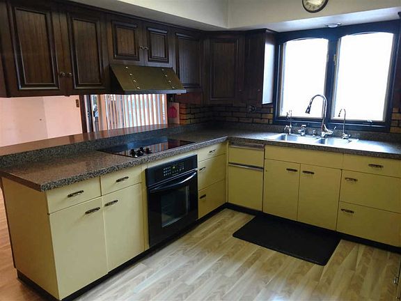 3rd image of 1731 Larkspur Dr