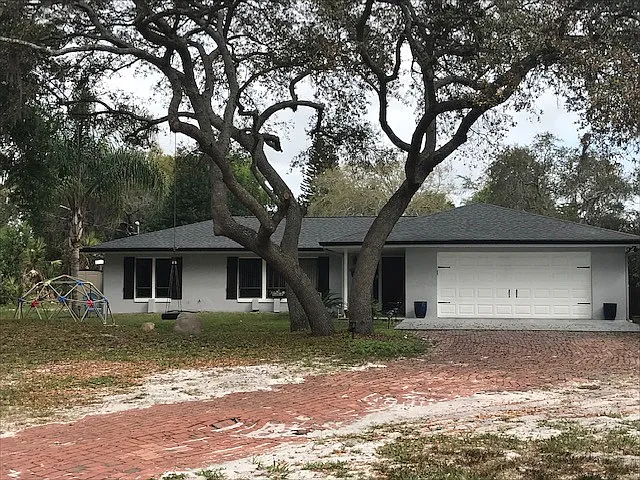 3211 Holliday Ave — Photo 1