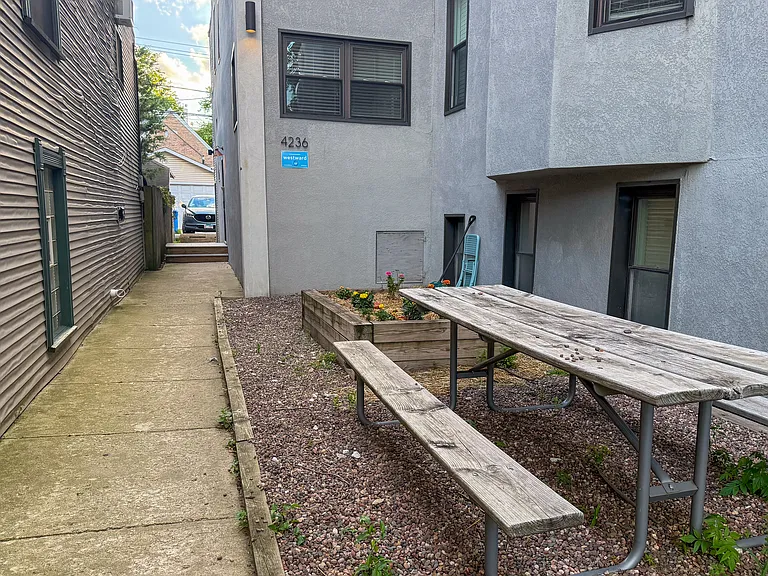 4236 N Albany Ave #1 — Photo 25