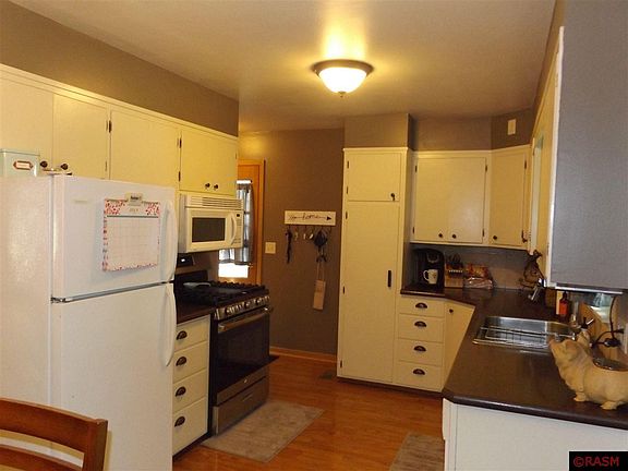 2nd image of 301 E Blue Earth St