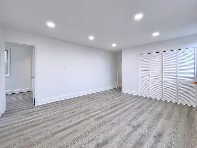 389 Monmouth St #3 — Photo 2