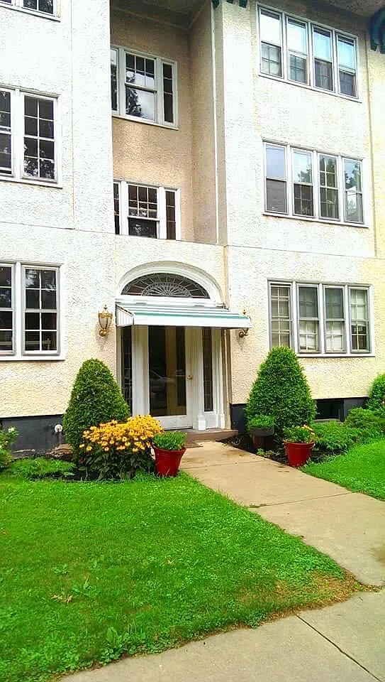 72 E Walnut St — Photo 1
