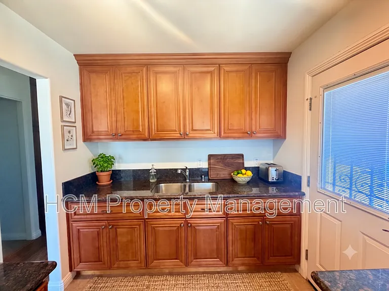 922 W 25th St #1 — Photo 7