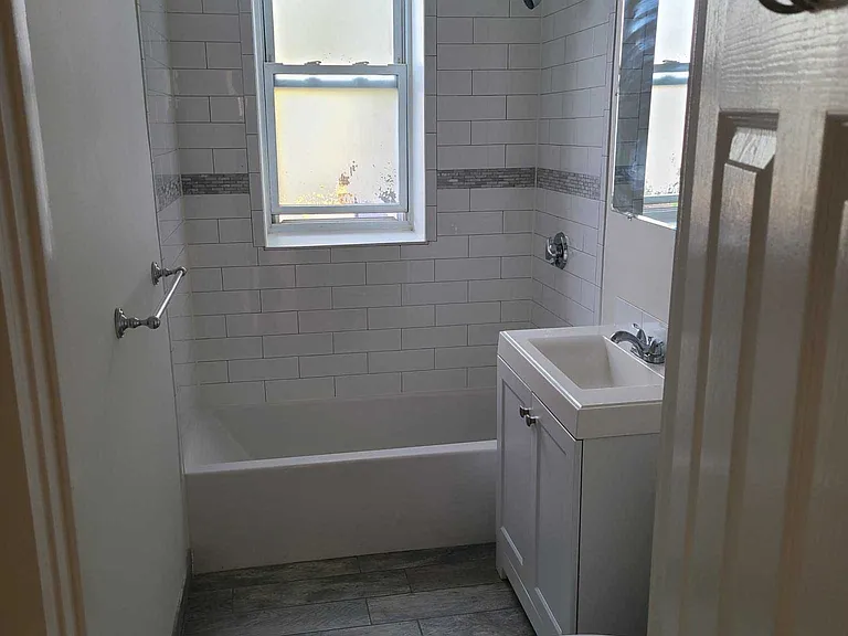 Farrington Ave — Photo 17