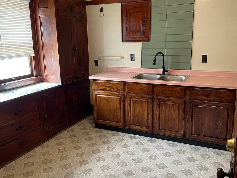 Spacious retro-inspired kitchen