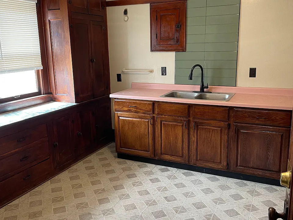 Spacious retro-inspired kitchen