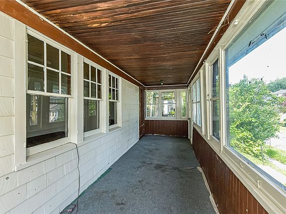 5th image of 35 Midvale Ter