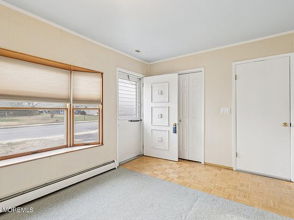 4th image of 192 Charlotteville Drive S
