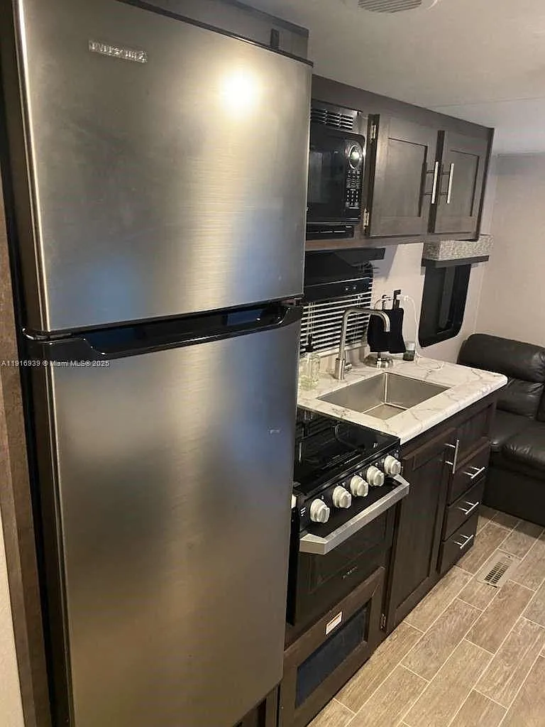 Elise Estates — Photo 2