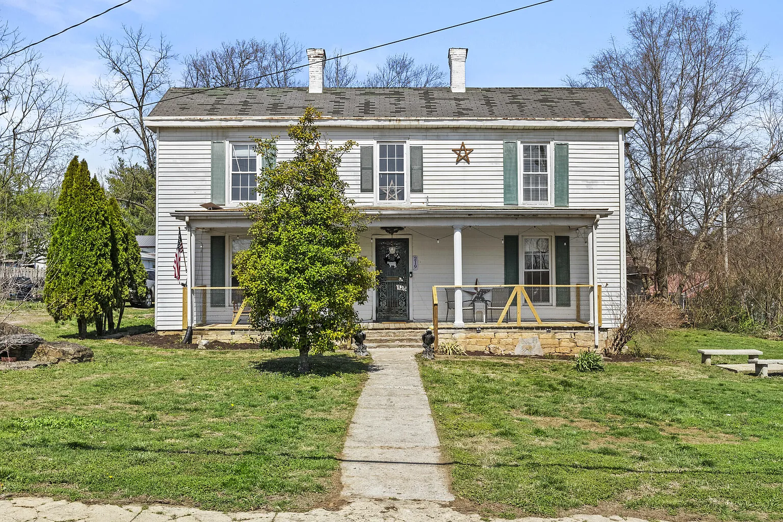 219 Main St N photo 1