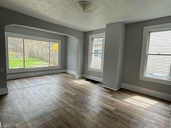5th image of 2171 Stone St