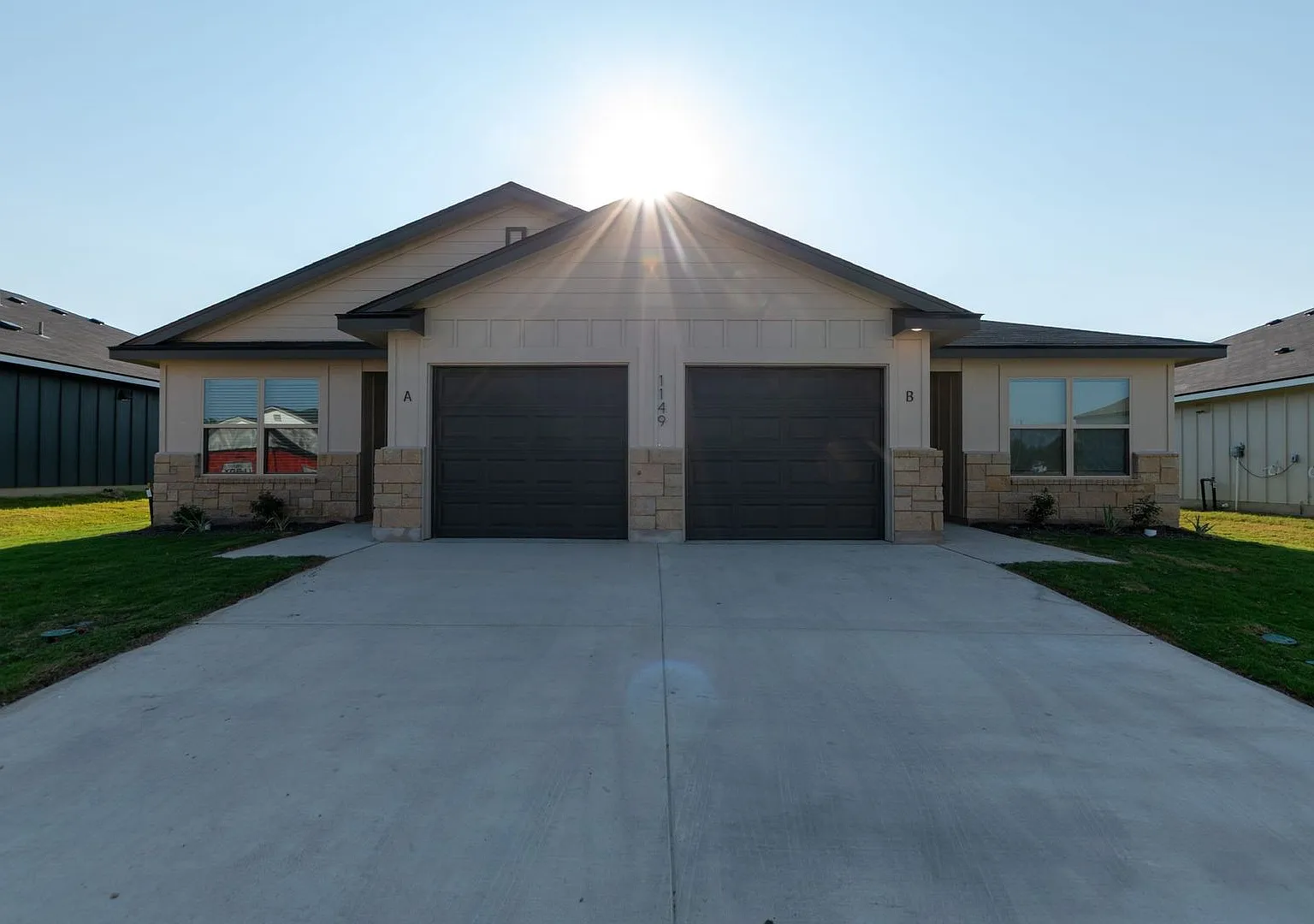 1149 Lindsey Drive (A/B) — Photo 1