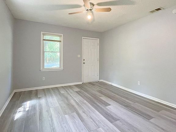 4th image of 8009 Montgall Ave