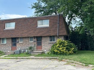 21 Woodlawn Rd #12, Welland, ON L3C 5Y7