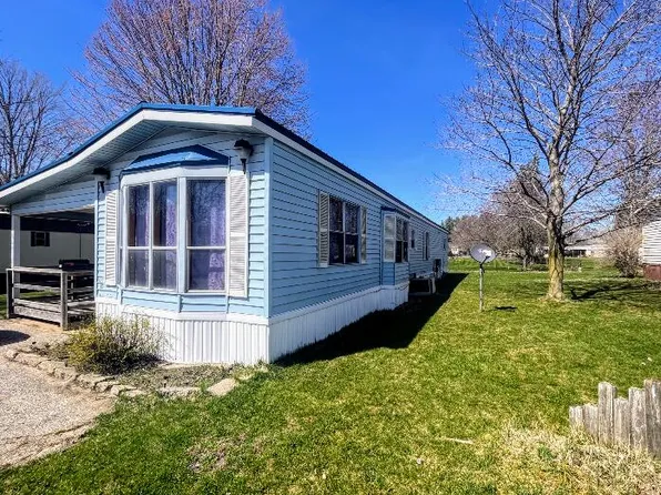 1413 Red Clover Dr, Fremont, MI 49412