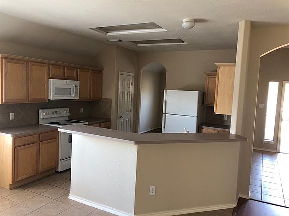 5th image of 3211 Thebes Ct